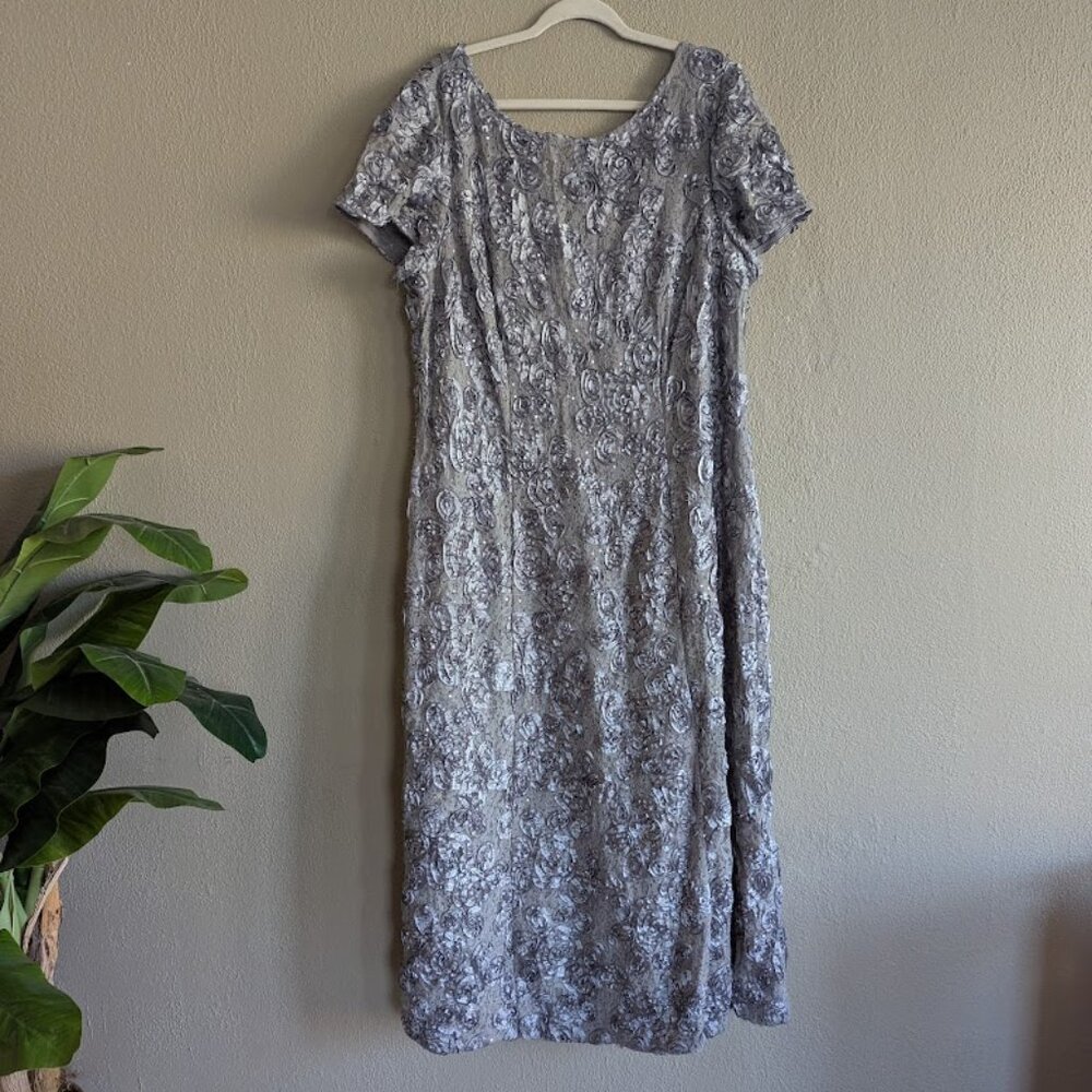 Alex Evenings Silver Floral Rosette Lace Formal Sheath Dress | Plus Size 22W